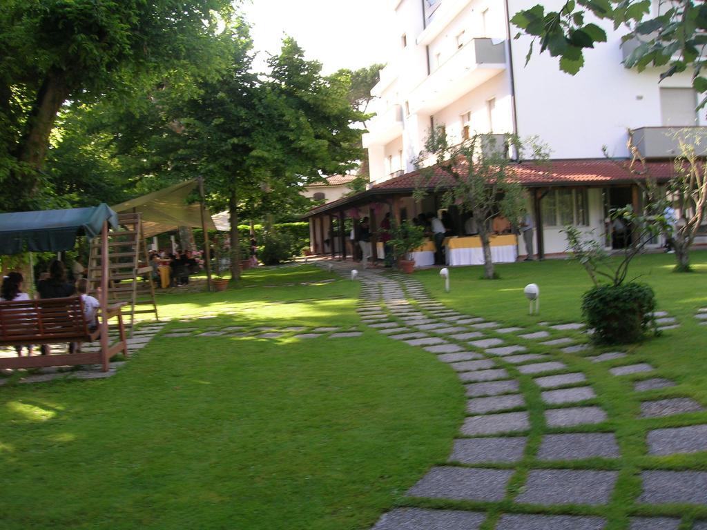 מרינה די מסה Hotel La Bussola מראה חיצוני תמונה