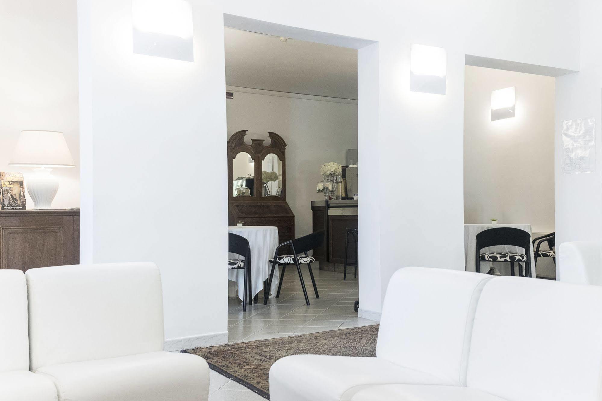 מרינה די מסה Hotel La Bussola מראה חיצוני תמונה